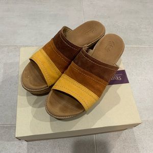 Clarks wedge sandels